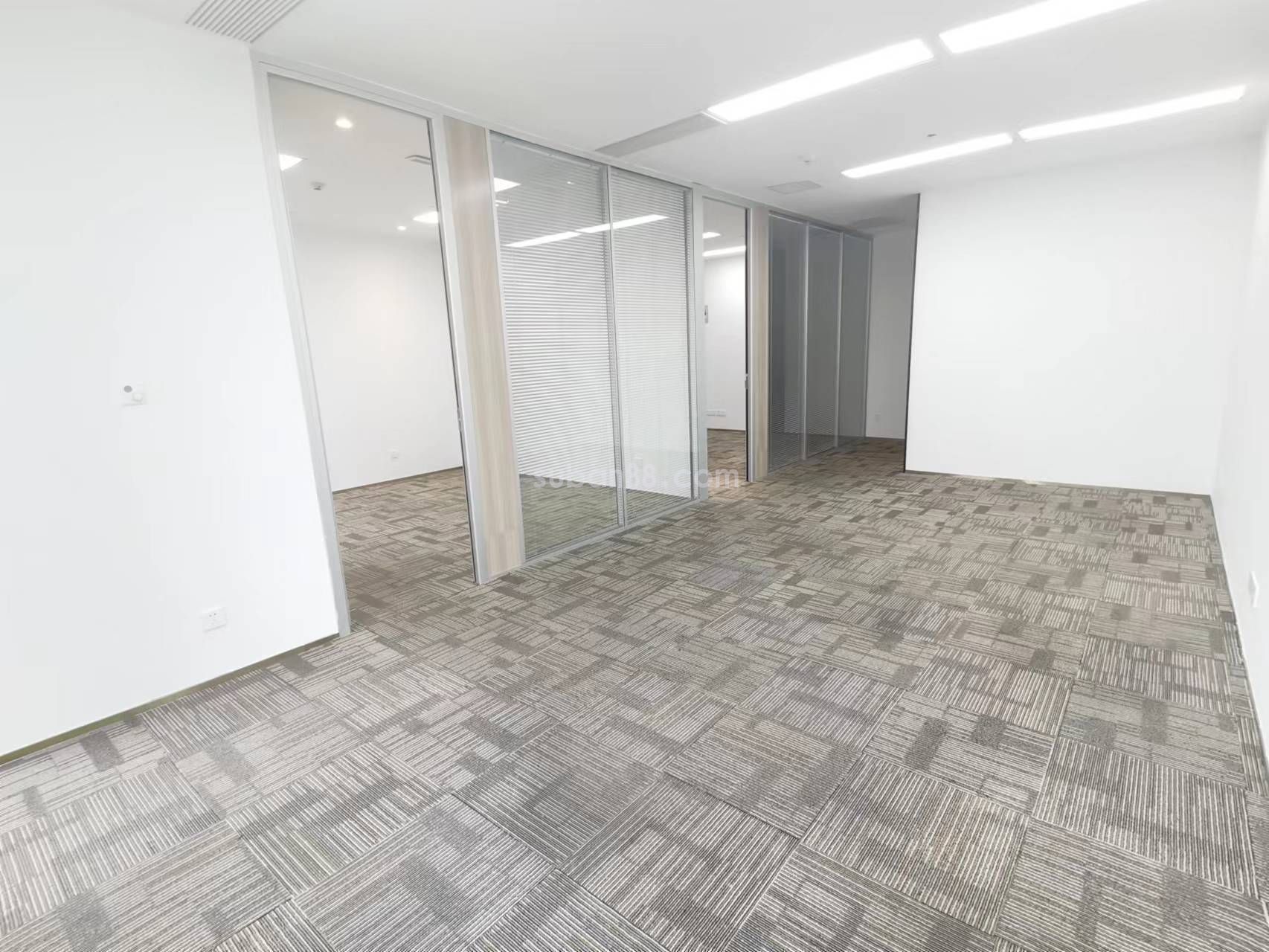 蘇州市工業(yè)園區(qū) 金雞湖邊 甲級寫字樓 精裝出租 