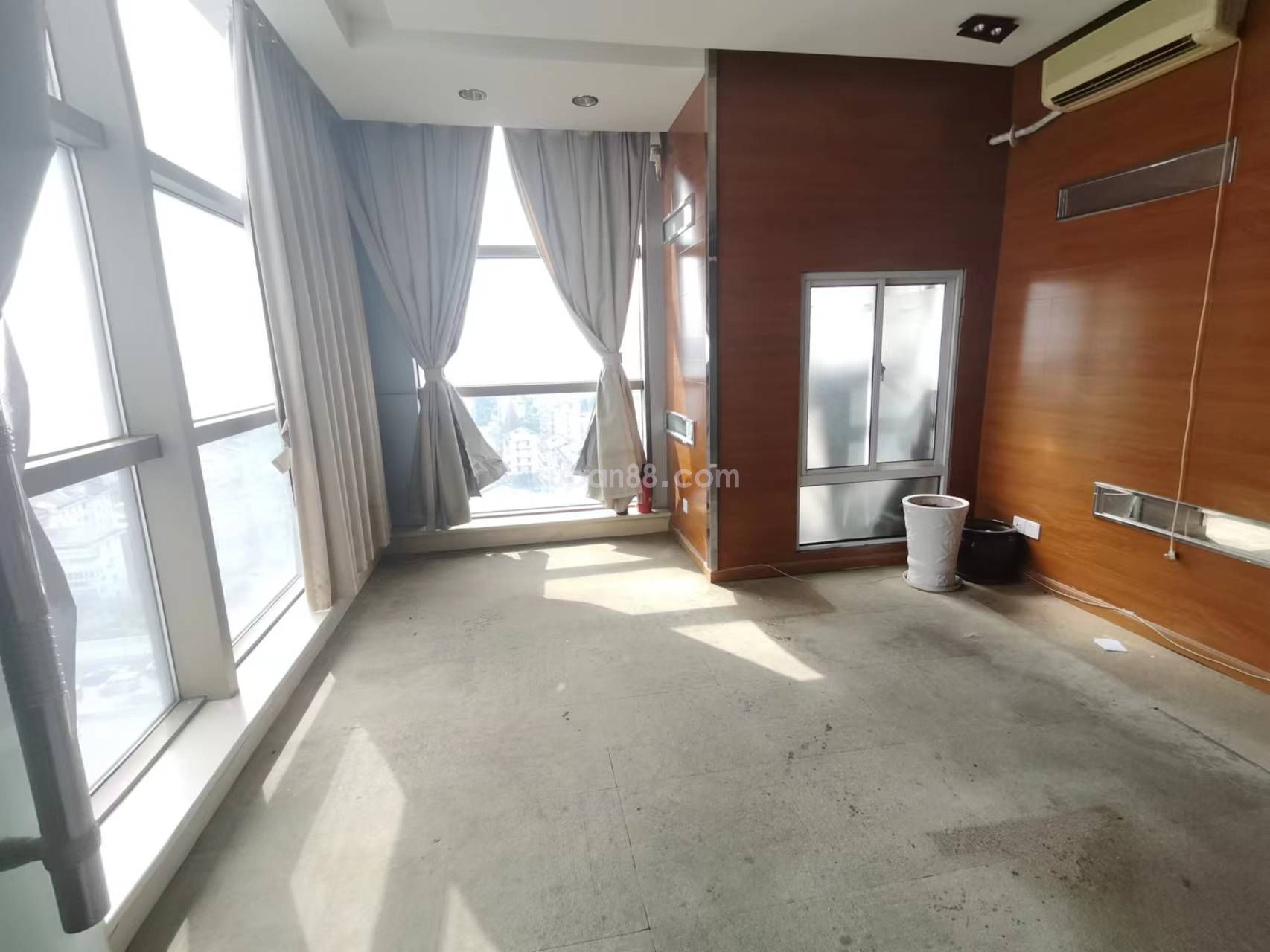 蘇州市工業園區創展大廈 精裝98平房東直租
