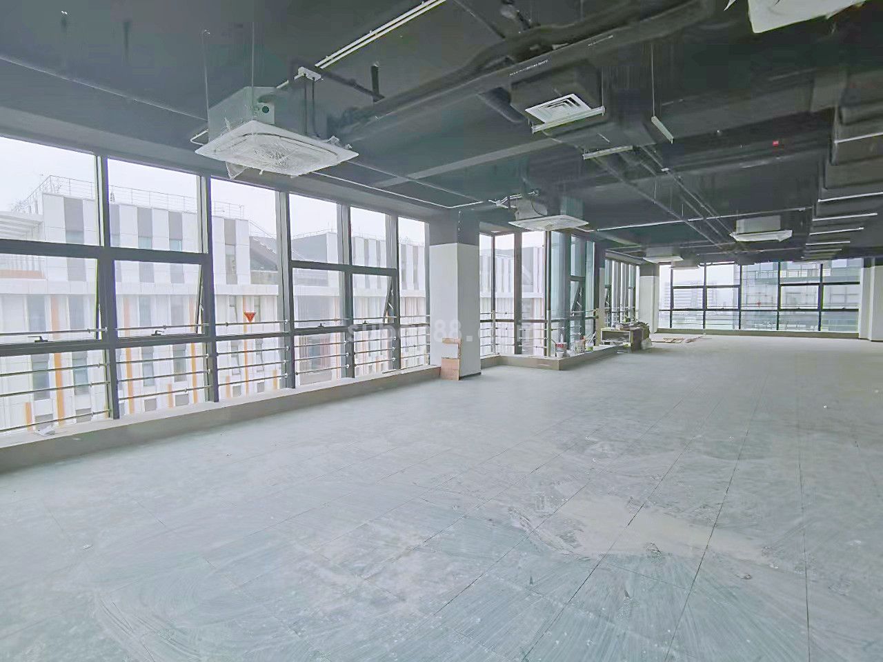 蘇州市獨墅湖仙峰大廈毛坯招租